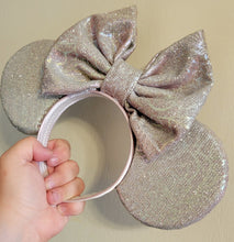 Load image into Gallery viewer, Holographic sparkle flower ears
