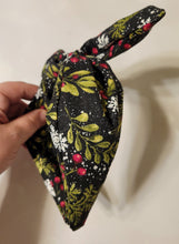 Load image into Gallery viewer, Mistletoe and snow knotty headband
