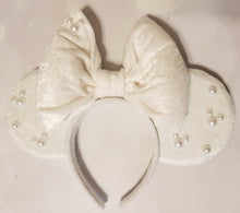 Load image into Gallery viewer, Velvet ears with Mickey pearls
